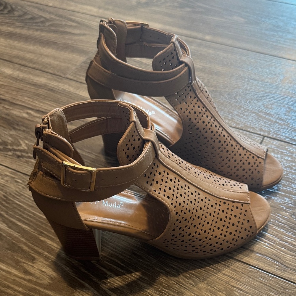 Women’s Heeled Sandals